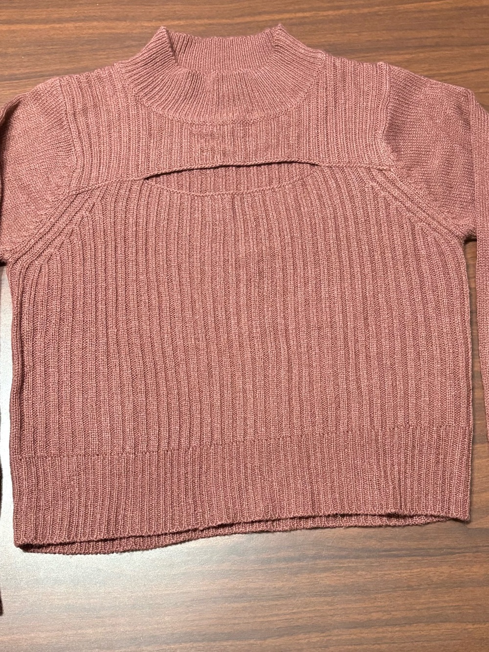 Love Change Italy Mauve Ribbed Knit Front Cutout Mock Neck Sweater Size M